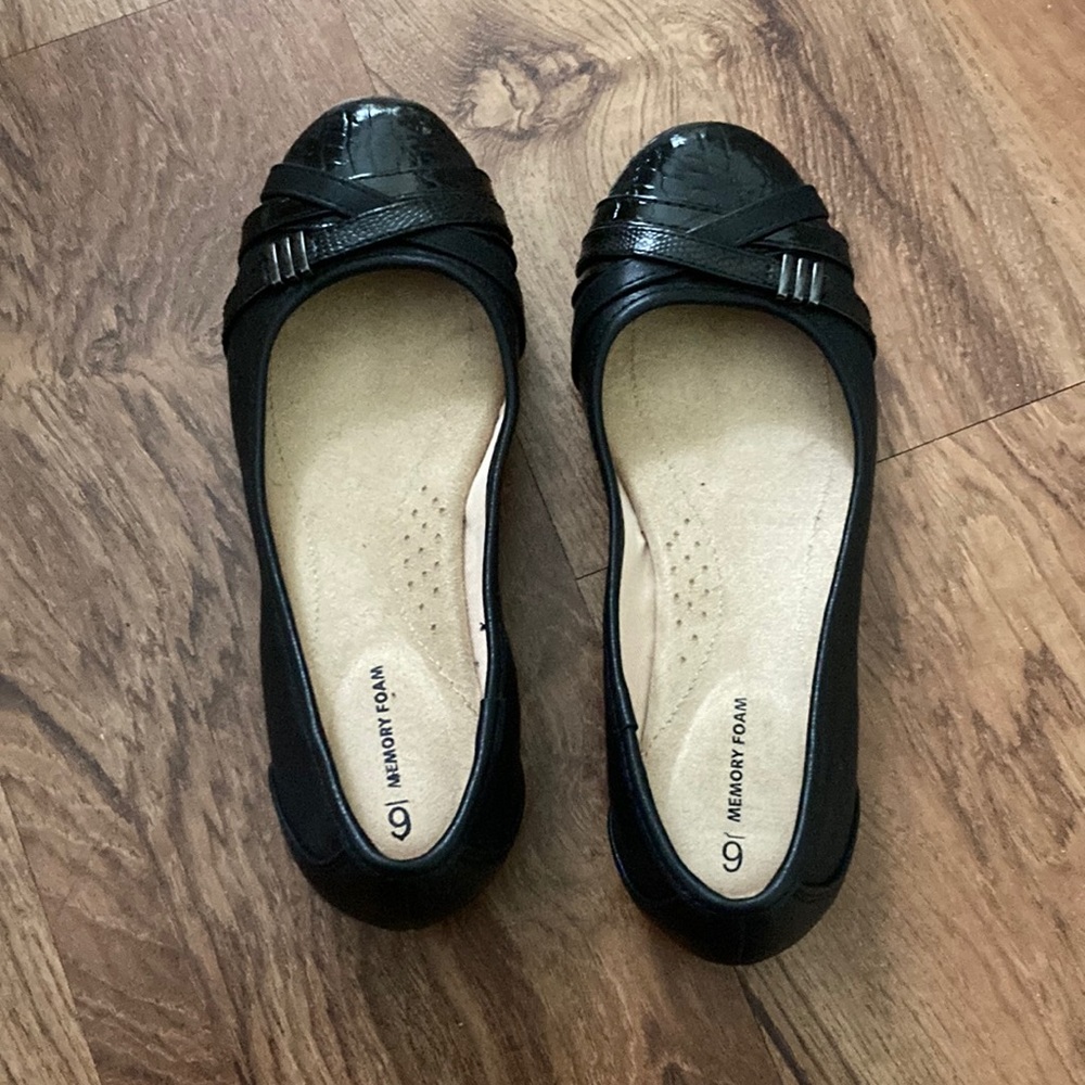 Like new black flats